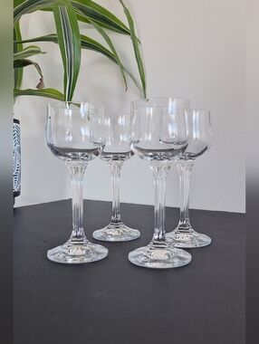 Set of 4 crystal liqueur glasses
